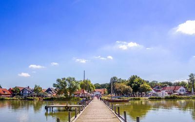 Südufer Blick auf Promenade Blick über einen langen Steg am Südufer auf die Promenade in Steinhude