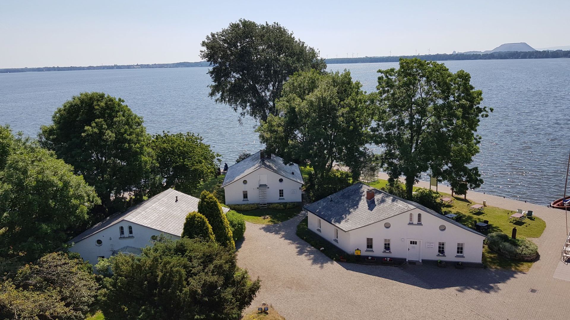 Blick von oben auf die Gebäude der Insel Wilhelmstein