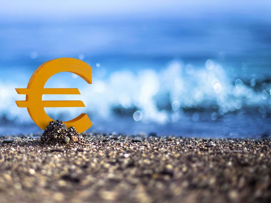 Eurozeichen am Strand Eurozeichen am Strand