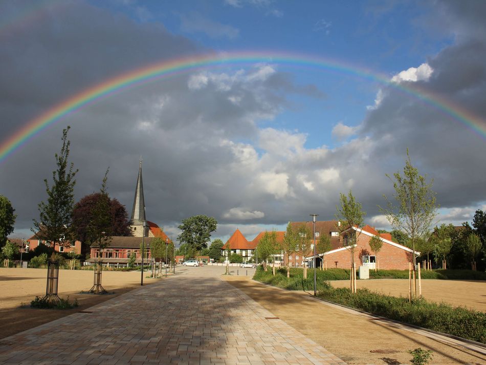 Stadtplatz Rehburg Ein Regenbogen zeigt sich über dem Rehburger Stadtplatz