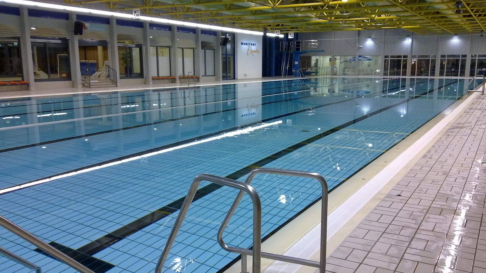 Schwimmbecken Wunstorf Elements Das Schwimmbecken im Schwimmbad Wunstorf Elements lädt zum Schwimmen ein