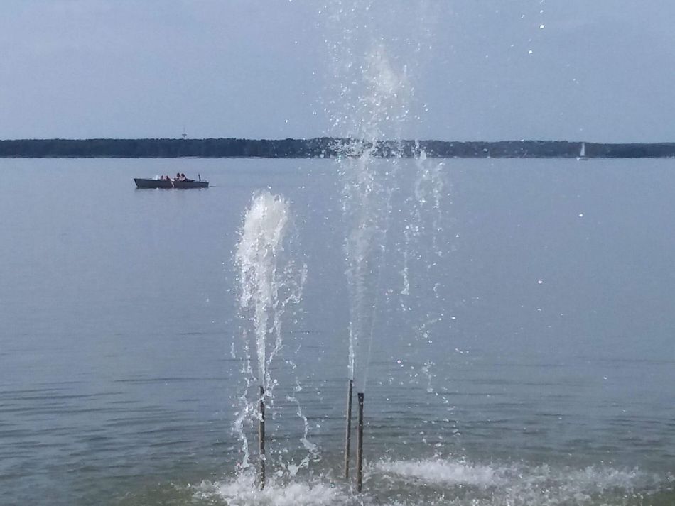 Tanzende Tropfen Die Skulptur Tanzende Tropfen von Heinz Müller auf der Skulpturenpromenade in Steinhude