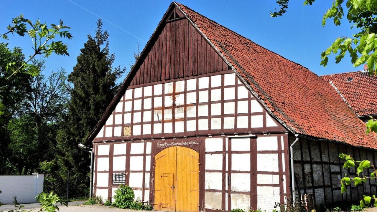 Gasthaus Blumenau Das Gasthaus Blumenau unter blauen Himmel