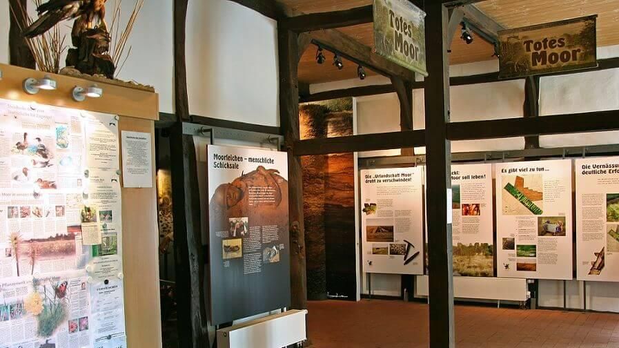 Naturparkinfozentrum Das Naturparkinfozentrum in Steinhude beherbergt eine naturkundliche Ausstellung