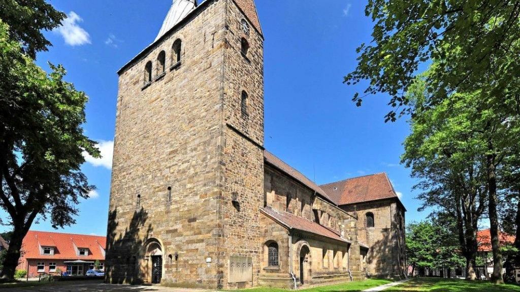 Stiftskirche Wunstorf Die Stiftskirche in Wunstorf an einem sonnigen Sommertag