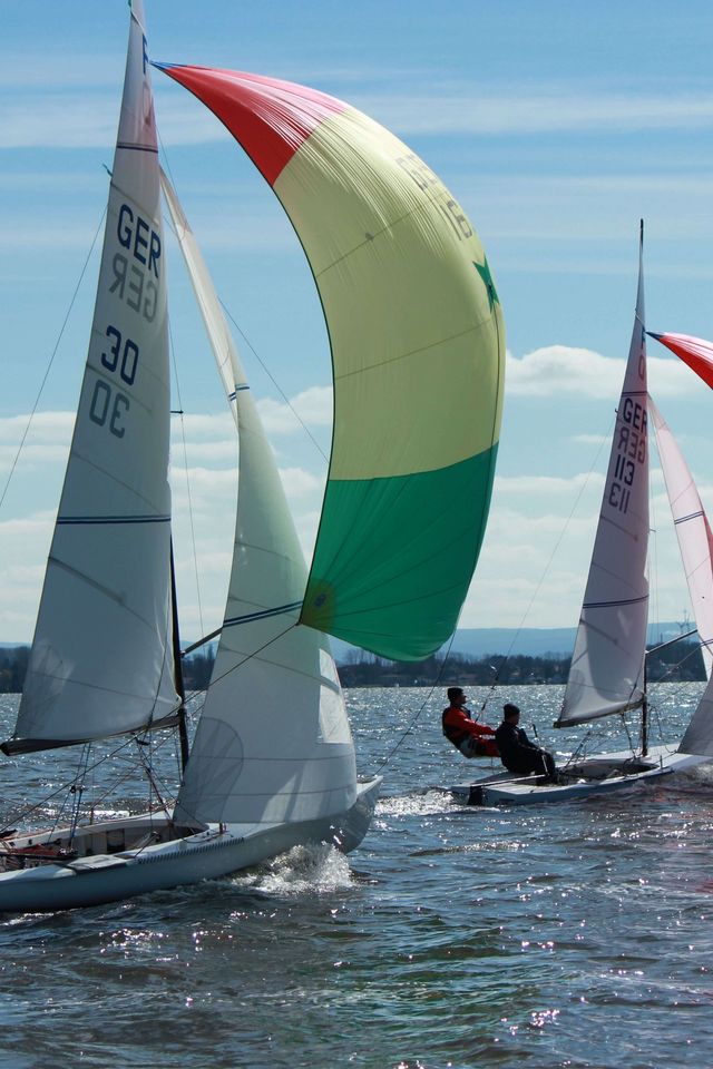 Segelboote Steinhuder Meer In voller Fahrt segeln zwei Segelboote unter vollen Segeln über das Steinhuder Meer