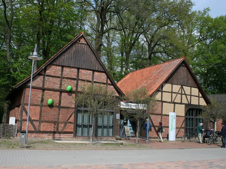 Naturparkinfo Steinhude Das Naturparkinfozentrum im Scheunenviertel in Steinhude beherbergt eine naturkundliche Ausstellung