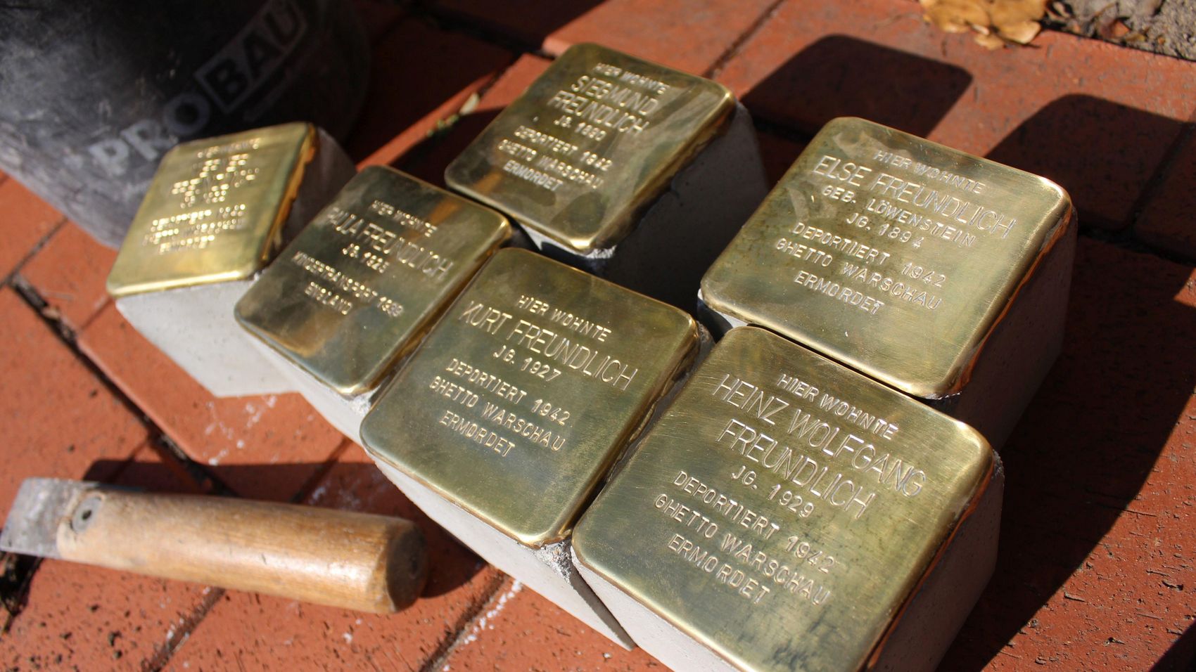 Spaziergänge zu Stolpersteinen in Rehburg Spaziergänge zu Stolpersteinen in Rehburg