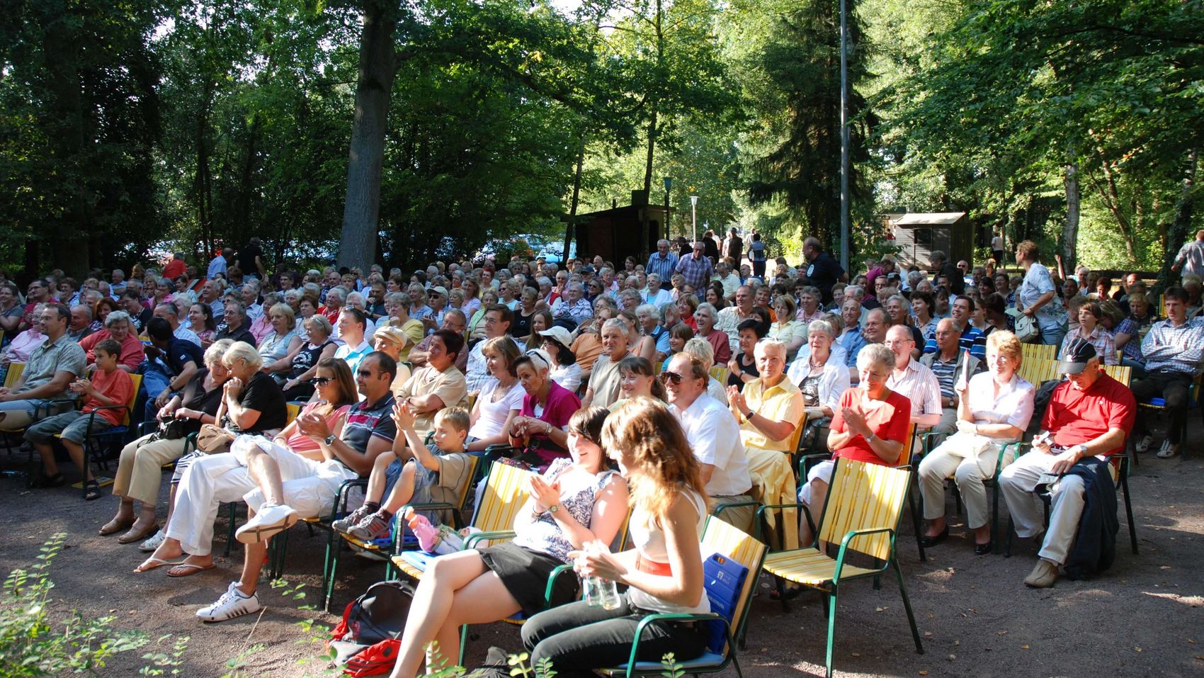 Kein Platz für Liebe 2 2009 Waldbühne Otternhagen Blick auf das Publikum 2009 Waldbühne Otternhagen