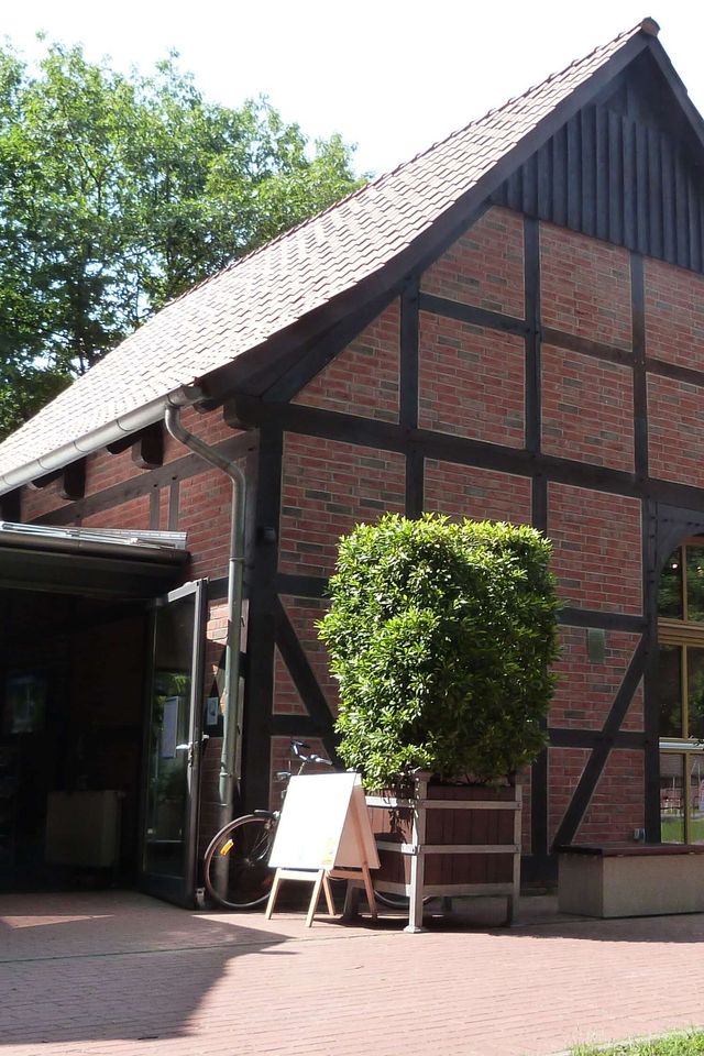 Touristinfo Steinhude Der Eingangsbereich von Aussen der Tourist-Information im Scheunenviertel in Steinhude