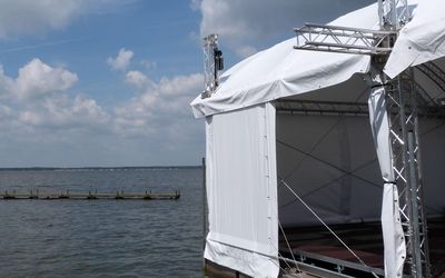 Außenansicht Seebühne Außenansicht der Seebühne links