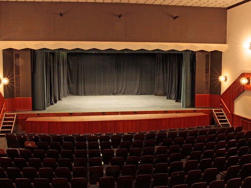 Die Bühne des Stadttheaters Blick auf die Bühne des Wunstorfer Stadttheaters
