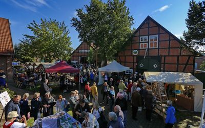 Kunsthandwerkermarkt Mardorf Aloys Bunge Platz Der Kunsthandwerkermarkt in Mardorf auf dem Aloys Bunge Platz ist immer sehr gut besucht