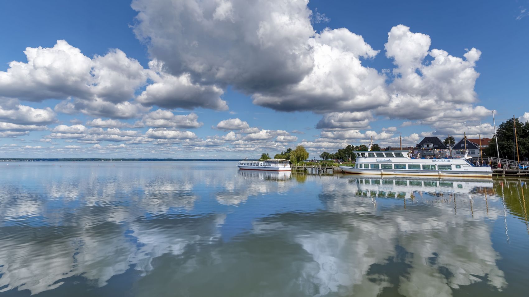 Steinhuder Personenschifffahrt an den Strandterrassen