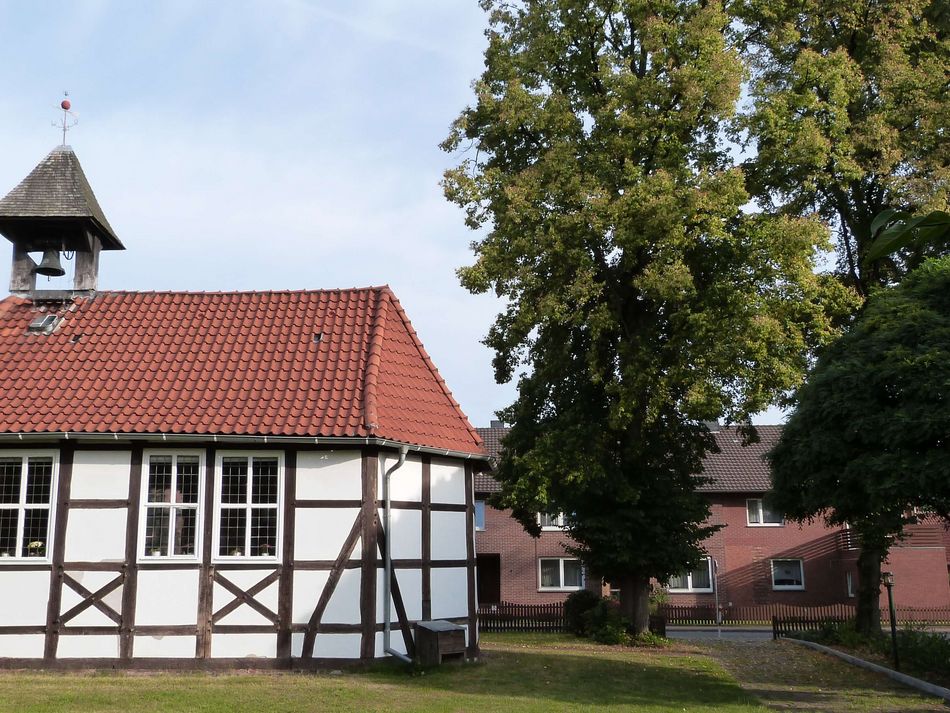 Kirche Mardorf Die kleine weiße Kirche im Zentrum von Mardorf