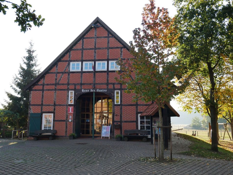 Haus des Gastes Das Haus des Gastes in Mardorf ist ein typisch niedersächsisches Fachwerkhaus auf dem zentralen Aloys Bunge Platz in Mardorf