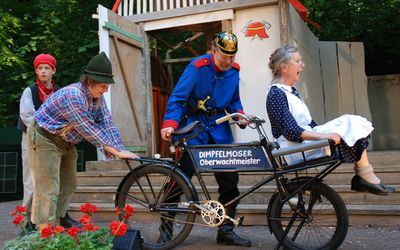 Der Räuber Hotzenplotz 2008 Waldbühne Otternhagen Humorvolle Situation mit den Fahrrad 2008 Waldbühne Otternhagen